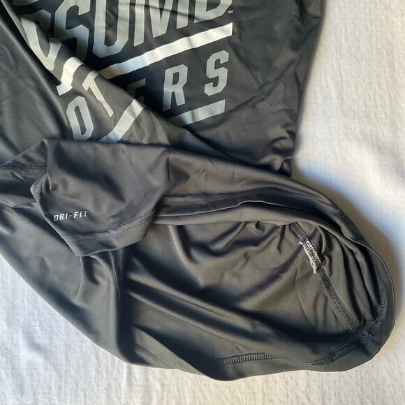 Nike Women’s Short Sleeve V-neck T-shirt size S, Olive Green, Scumb Otters - Picture 8 of 11